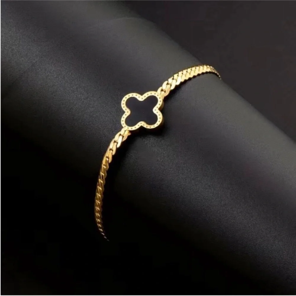N/A women’s gold